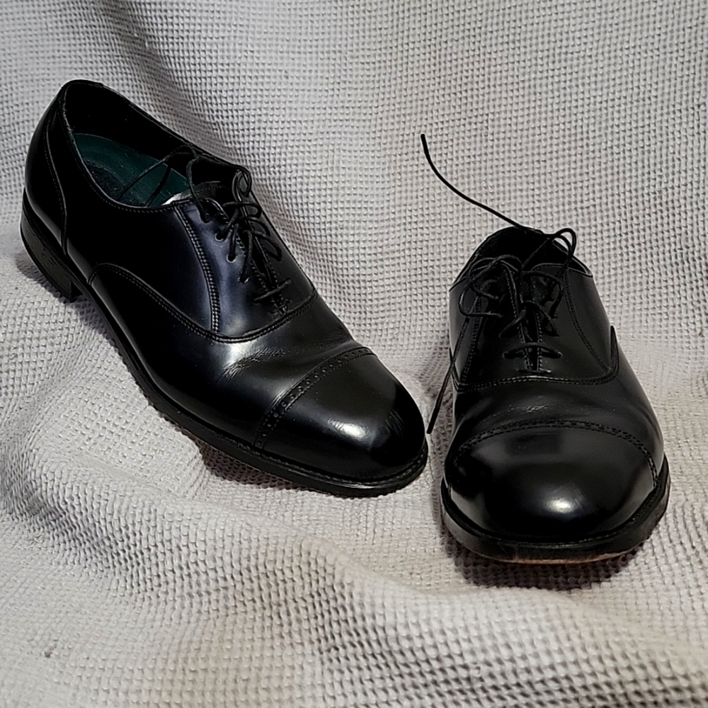 Florshiem Patent Leather Brouged Cap-toe Oxfords. EUC . M sz 10.5
